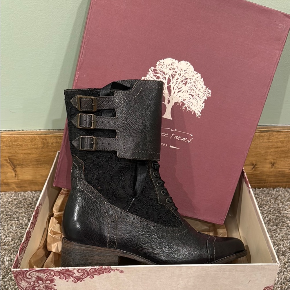 Black Heeled Boots with Buckle Straps